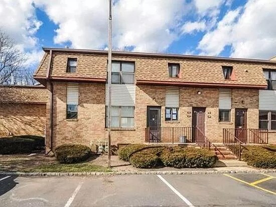 Primary Photo - 311 N Oaks Blvd