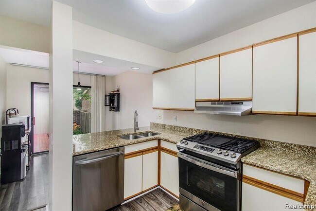 Foto del edificio - 6252 Potomac Cir