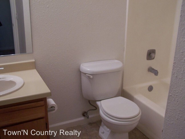 Foto del edificio - 2 br, 1.5 bath House - 102 W. Rossi Street 4
