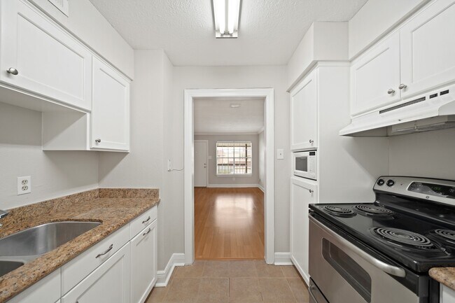 Foto del edificio - 845 Augusta Dr