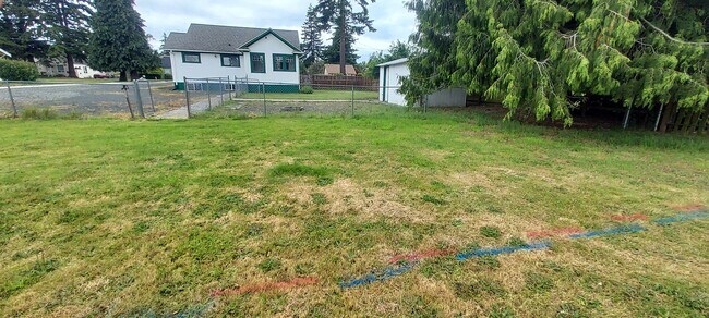 Fenced backyard and shed - 2827 Cottonwood Ave