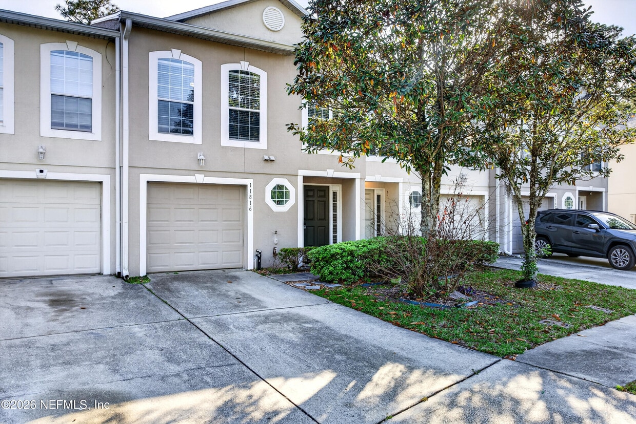 Building Photo - 11816 Lake Bend Cir