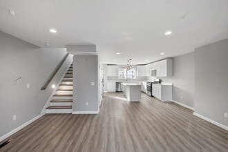 Building Photo - 550 Spring St