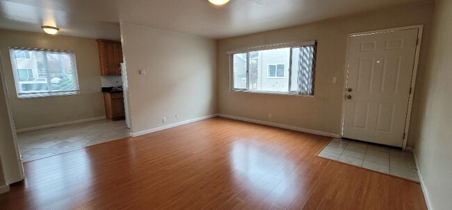 Photo - 1642 Queen Charlotte Dr Apartment