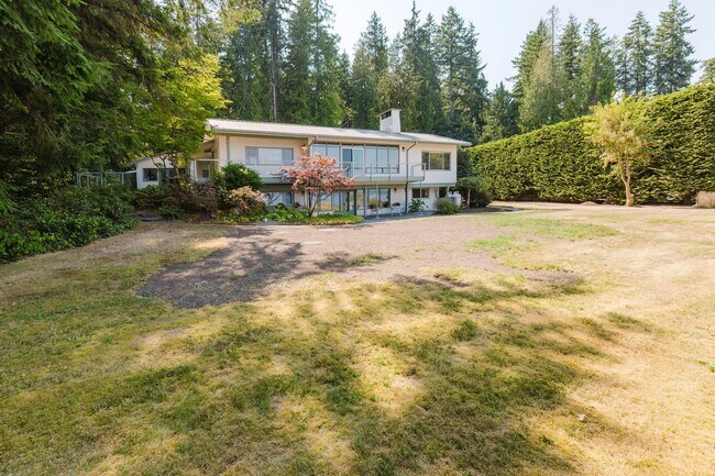 Building Photo - Low Bank Waterfront New Remodel on Huge Lot