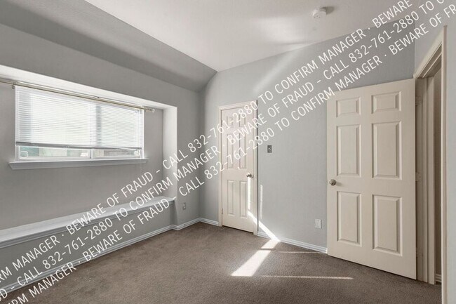 Foto del edificio - 6634 Cool Morn Dr