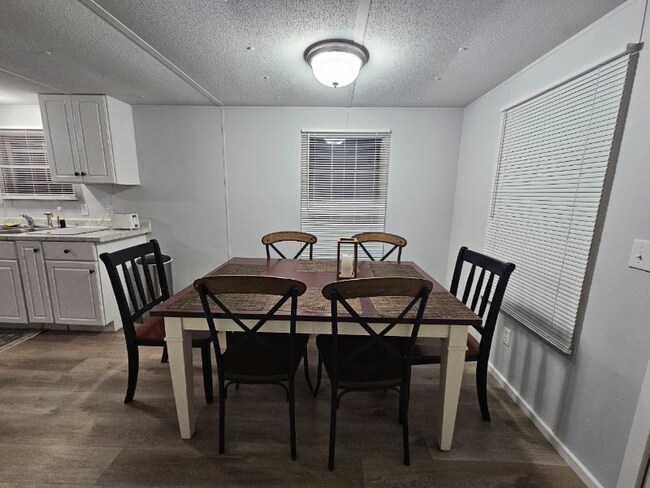 Foto del edificio - 4401 Keowee Rd