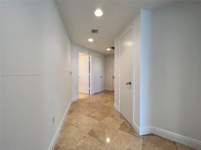 Building Photo - 1050 Brickell Ave