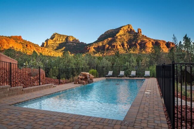 Foto del edificio - Breathtaking Luxury Home Basking in Sedona...