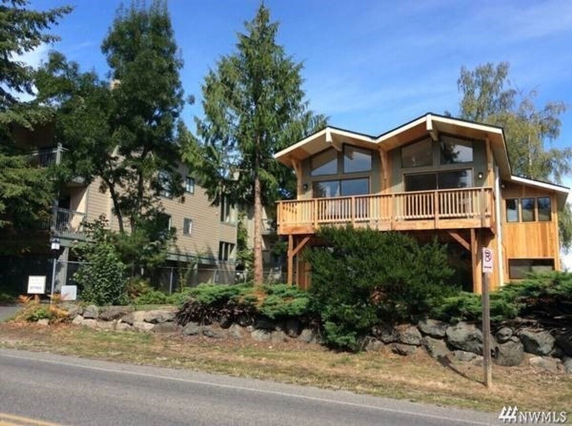 Primary Photo - Downtown Bainbridge Island Rental