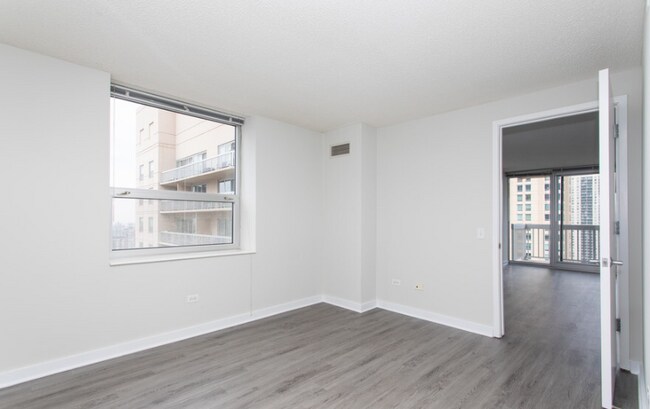 Foto del edificio - 70 W Huron St