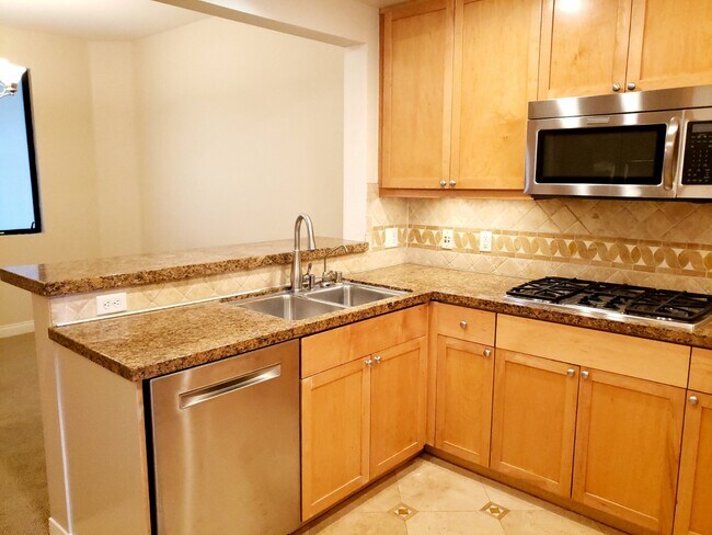 kitchen - 5625 Crescent Park W