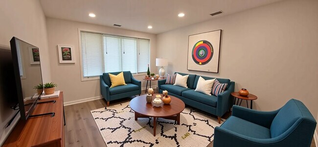 Building Photo - 445 W 37th St