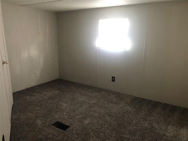 Building Photo - 2738 Pansy St