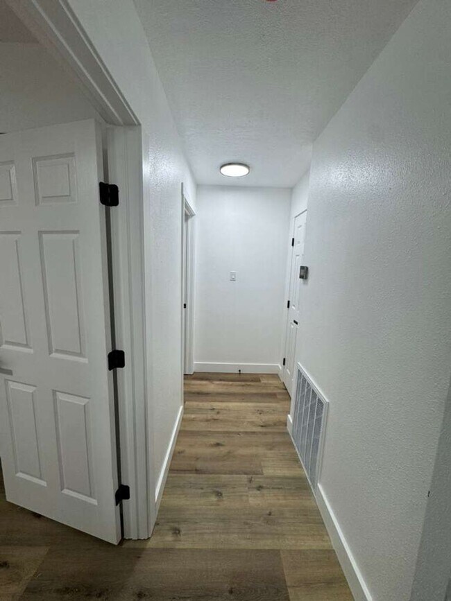 Building Photo - BEAUTIFUL HOME IN WEST ORANGE. MOVE IN READY!.