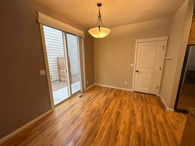 Foto del edificio - NE 3 Bdrm, 2.5 Bath 1450 sq ft House w/AC and Gas Heat,  All Appliances, Dbl Garage