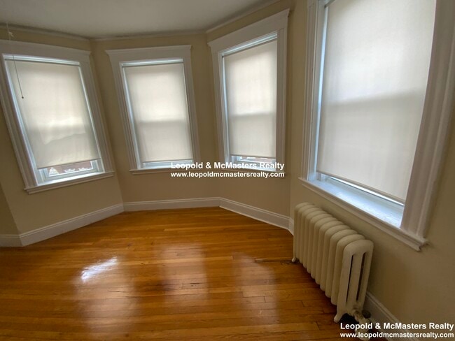 Building Photo - 217 Kelton St