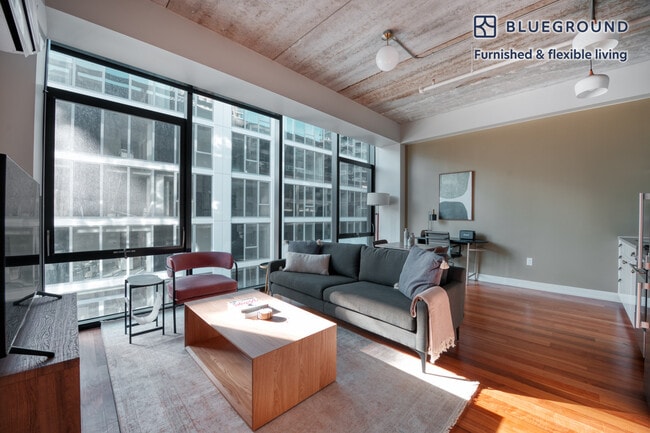 Building Photo - 676 N La Salle Dr