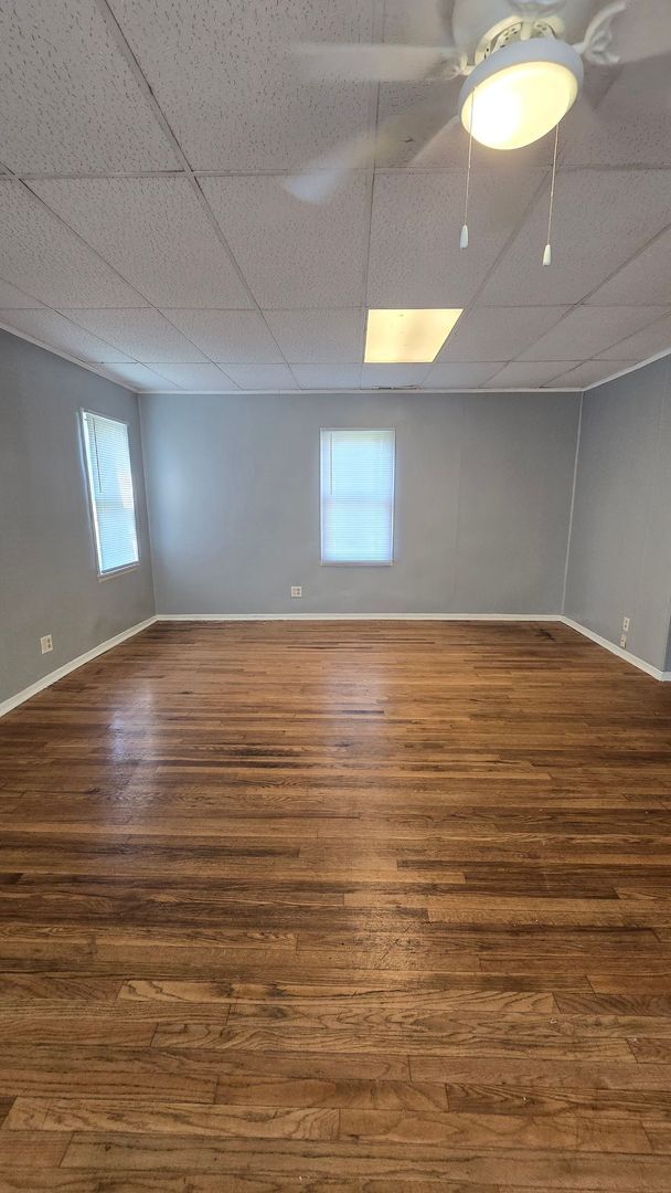 Foto del edificio - 3 Bedroom/1 Bath - ELWOOD