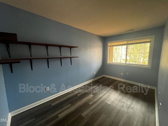 Foto del edificio - 1295 Schaub Dr