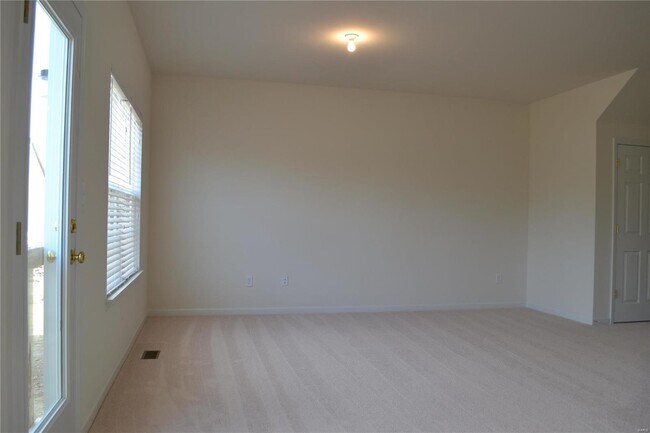 Building Photo - 2410 Kilare Ln N