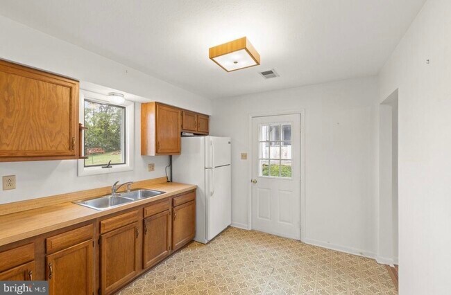 Building Photo - 363 Crim Dr