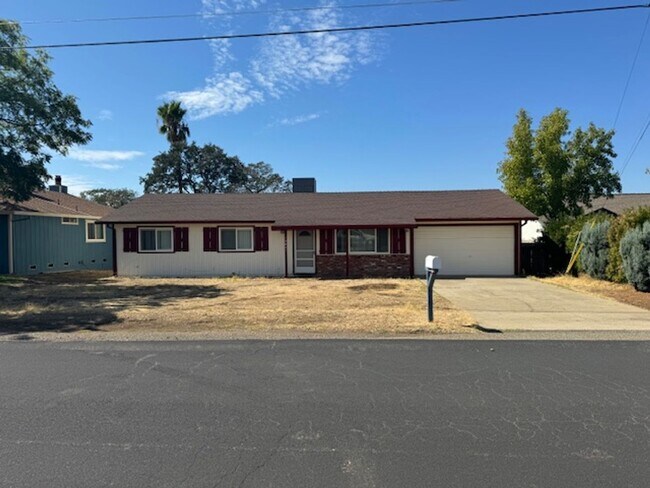 Building Photo - 3 Bedroom home in beautiful Lake California