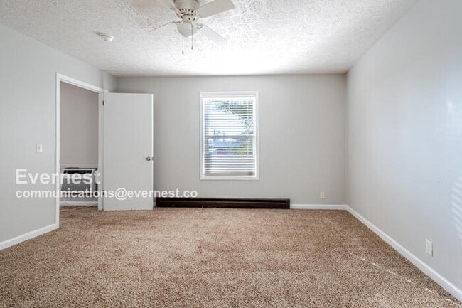 Foto del edificio - 1059 Woods Ferry Rd