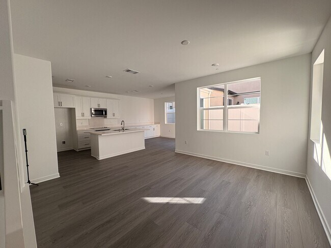 Foto del edificio - Stunning two-story 3 Bed, 2.5 Bath townhome in Ontario!