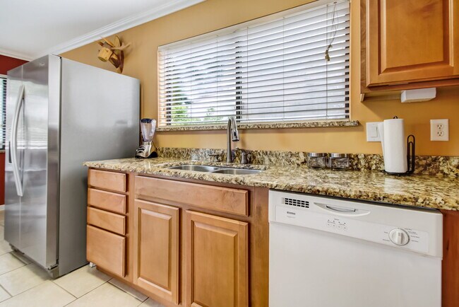 Building Photo - 2623 Forest Ridge Dr