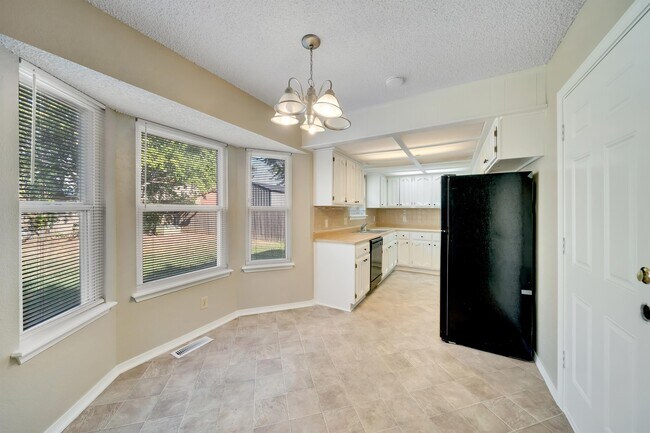 Building Photo - 14034 S Poplar Pl