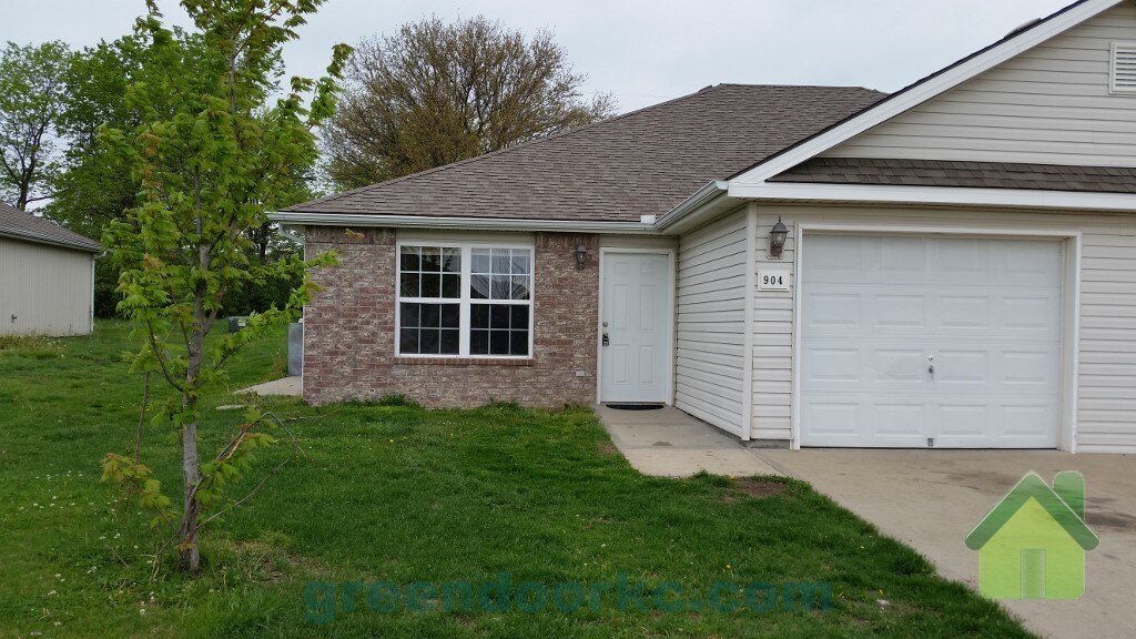 904 Fall Meadow Ln, Belton, MO 64012 Townhouse for Rent in Belton, MO