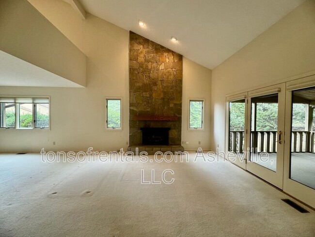 Foto del edificio - 705 N Wild Oak Ln