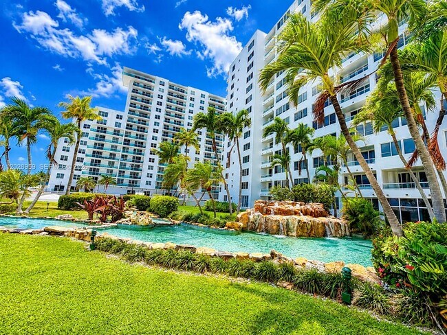 Foto del edificio - 5005 Collins Ave