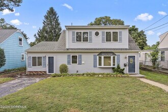 Building Photo - 21 Fairway Dr