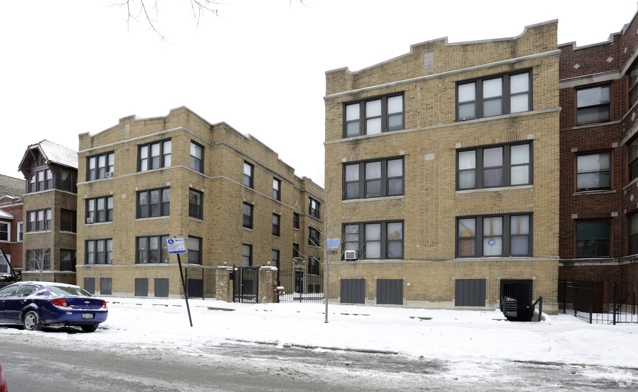 Building Photo - 6806 S Ridgeland Ave