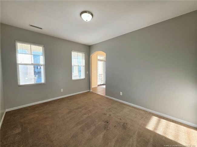 Foto del edificio - 825 Running Horse Ln