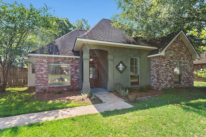 29252 Red Willow Dr, Denham Springs, LA 70726 House Rental in Denham