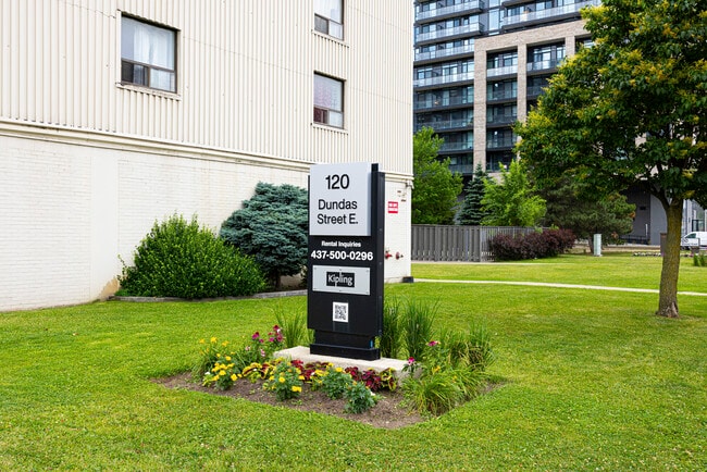 Building Photo - 120 Dundas St E