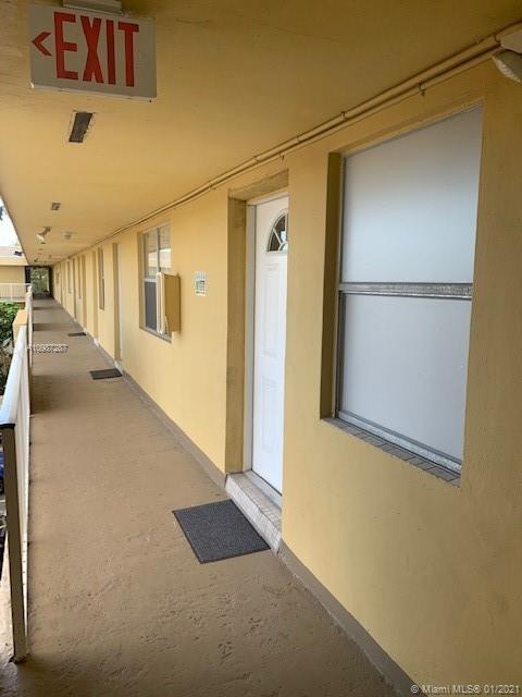 Building Photo - 1302 NE 191st St