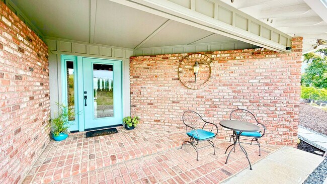 Foto del edificio - Beautifully Furnished & Appointed, Shorter...