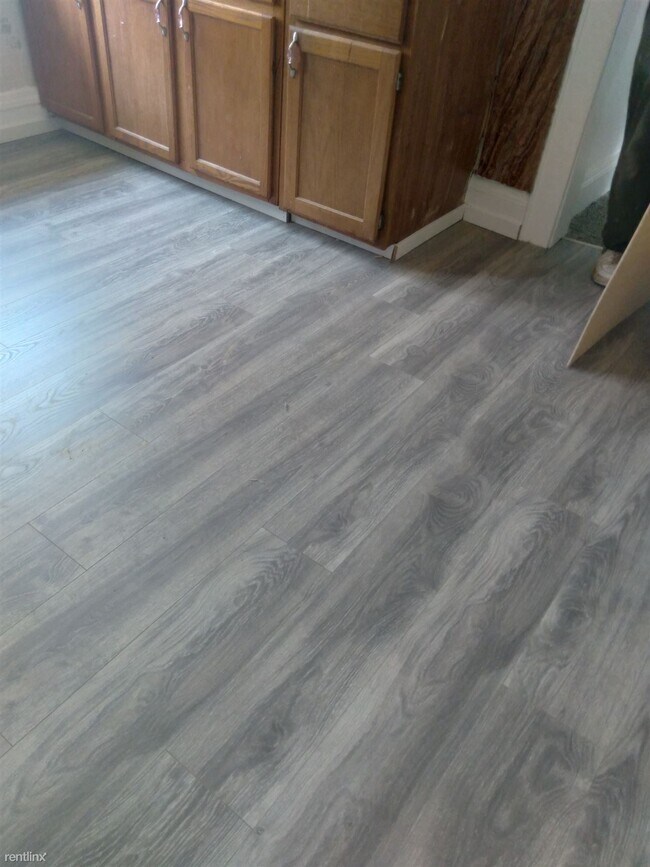 Foto del edificio - 2 br, 1 bath Triplex - 3549 West 129th Str...