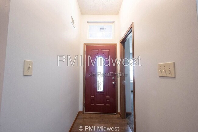 Building Photo - 1092 Cobra Dr