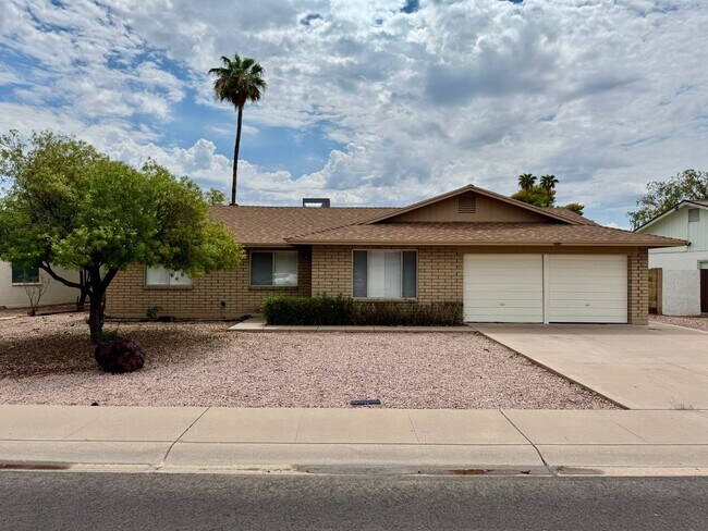 Building Photo - Newly remodeled Tempe 3 bed / 2 bath home ...