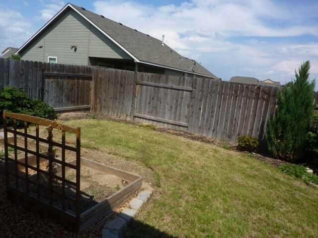 Foto del edificio - 18424 Spicebush Ave