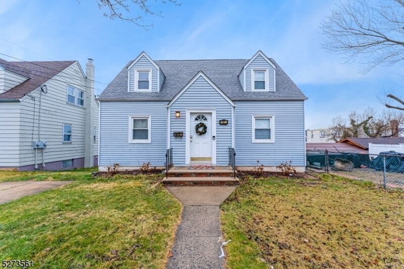 Primary Photo - 21 Bond Pl