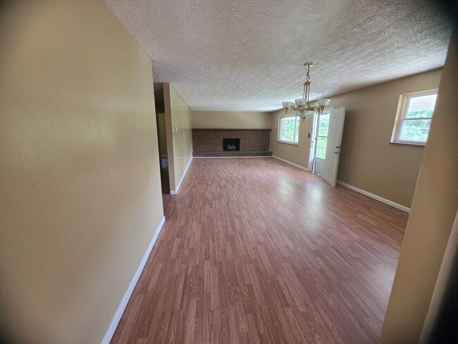 Building Photo - 1018 Willow Dr