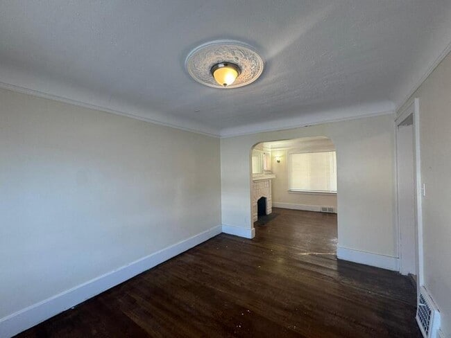 Foto del edificio - 15381 Stansbury Ave