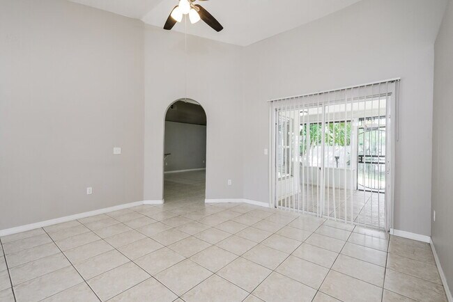 Building Photo - 2663 Hawthorne Ln