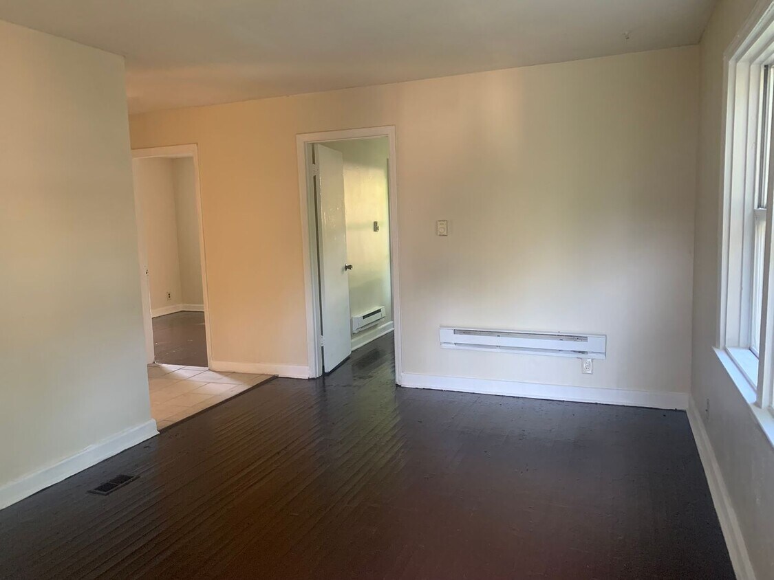 Building Photo - Cozy Two Bedroom Duplex in Lincoln Heights!